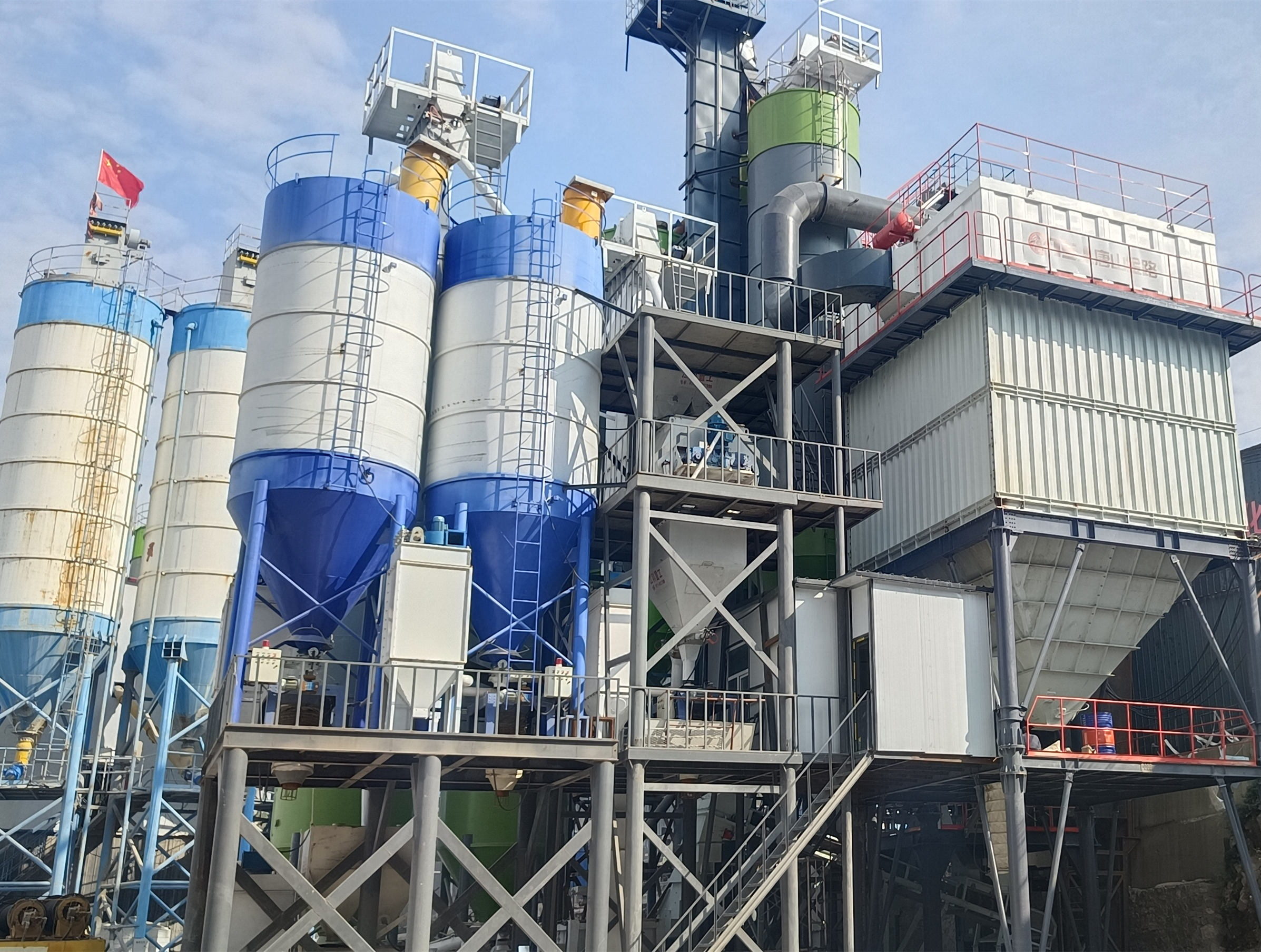 機制砂成建筑用砂主要來(lái)源，唐山金路制砂樓提供高標準機制砂生產(chǎn)設備